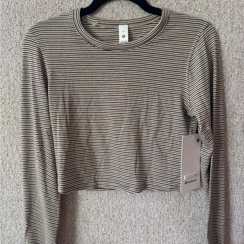 LULULEMON Hold Tight Straight-Hem Cropped Long Sleeve, Size 8/Medium. NWT.